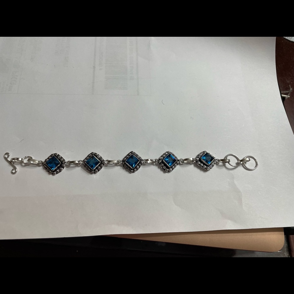 Beautiful New 925 Sterling Silver Blue Topaz Bracelet. 7-8”